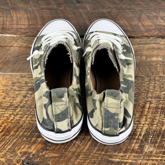 Falls Creek Camouflage Women's Sneakers - Picture 6 of 6